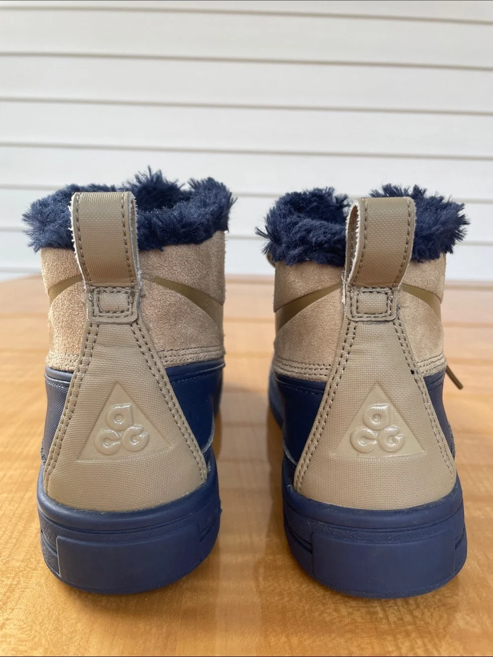 Nike Kids ACG Woodside Chukka 2 Winter Boots blue and tan size 4.5Y Unisex